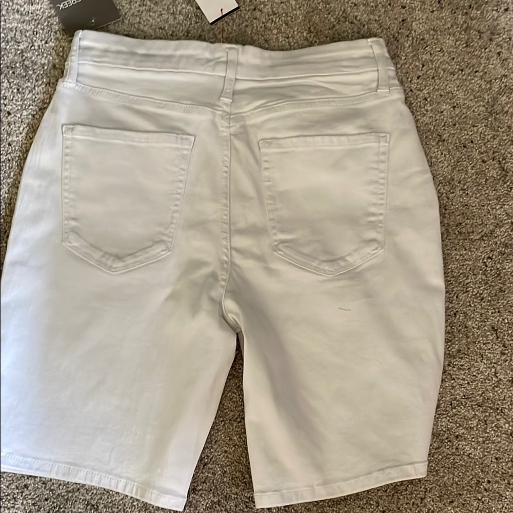 Falls Creek White Bermuda Shorts Classic Style 8 inch inseam 28 in waist - Picture 2 of 5